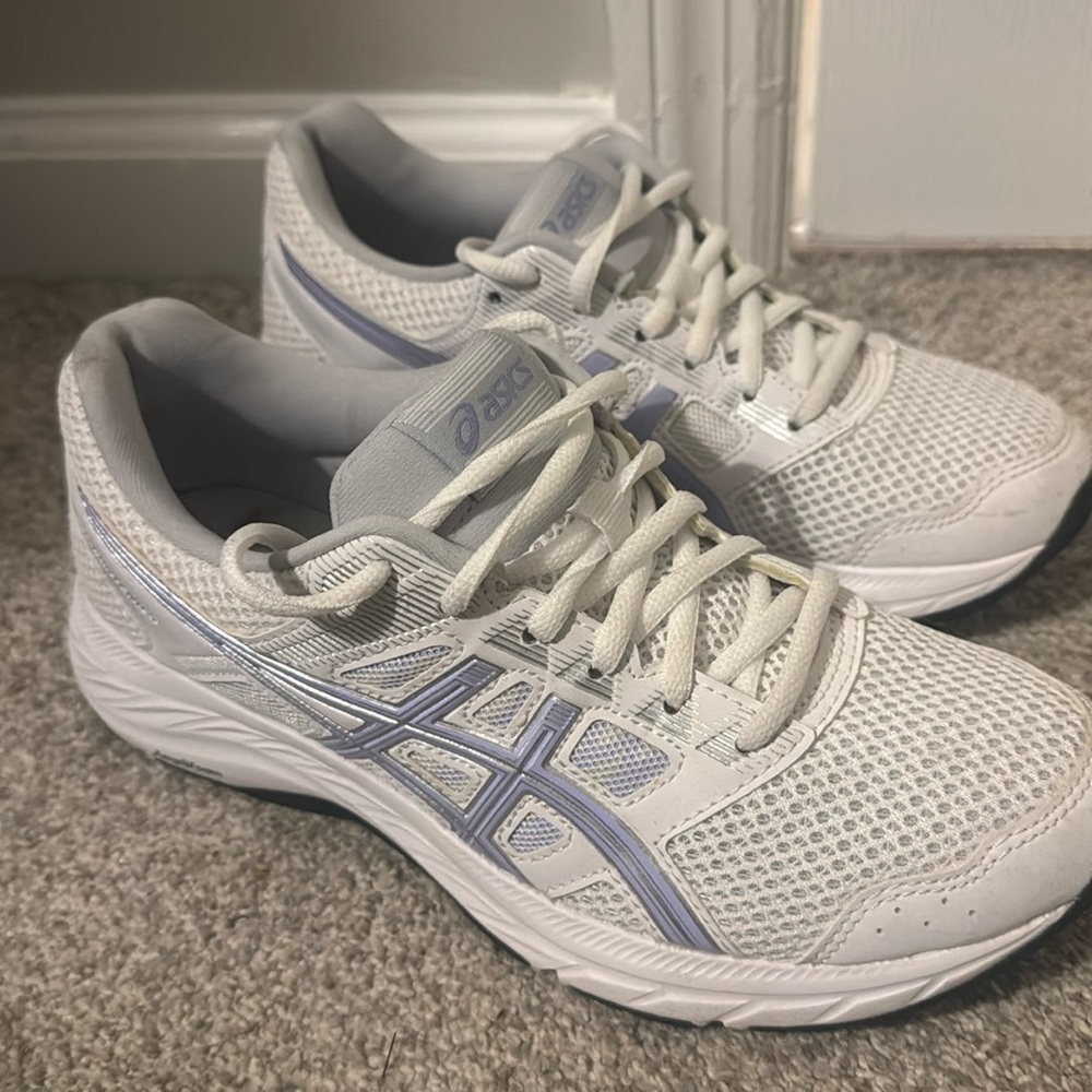 ASICS women sneakers. Everyday comfort Amplifoam, gel-contend 5